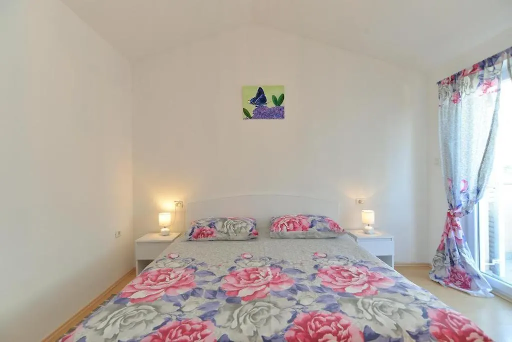 Apartman Eda Pula 0*,  Croatia