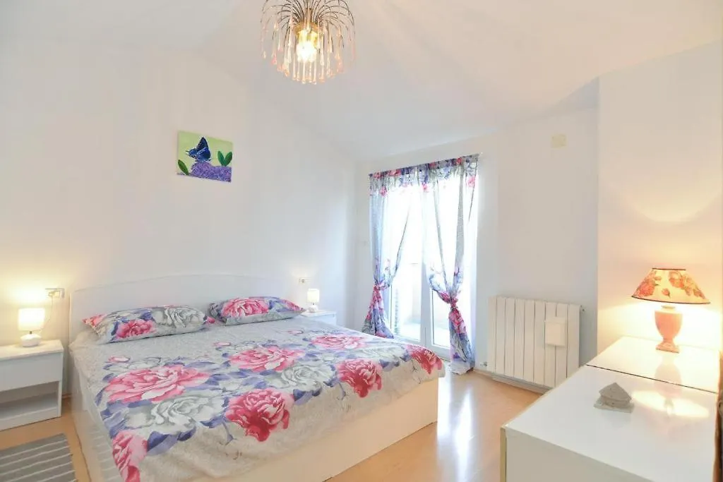 Apartman Eda Pula Apartment