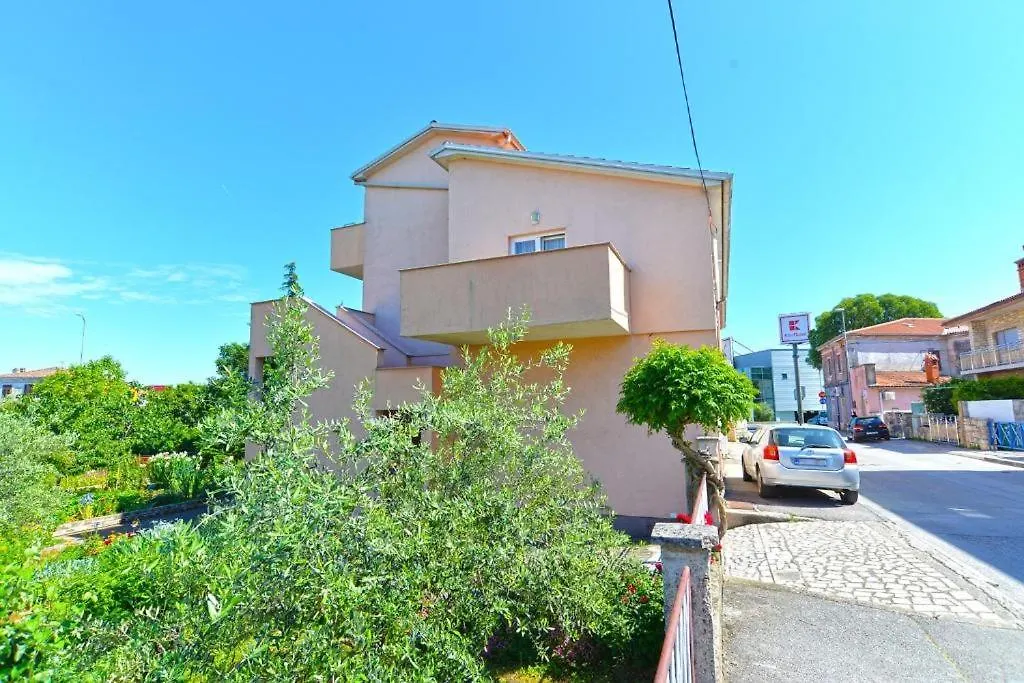 Apartman Eda Pula 0*,